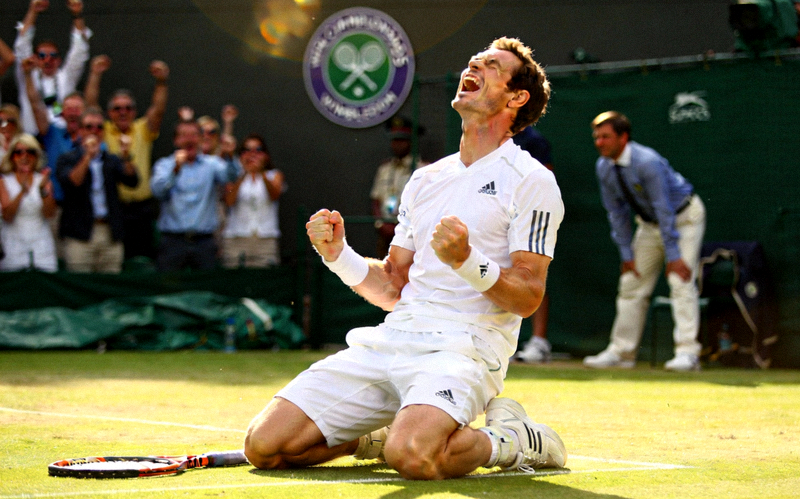 2013年温网男单决赛安迪·穆雷夺冠瞬间 - 穆雷跪地庆祝成为77年来首位英国本土冠军