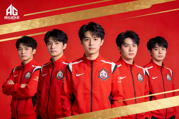成都AG超玩会战队宣传照 - 战队成员身着队服，表情坚毅，背景为红色主色调