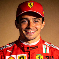 F1车手夏尔·勒克莱尔肖像 - 身穿法拉利车队赛车服，面带微笑